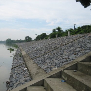 THI CÔNG HỆ THỐNG KÈ SÔNG