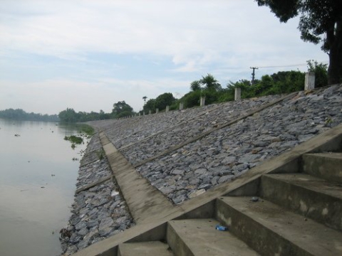 THI CÔNG HỆ THỐNG KÈ SÔNG